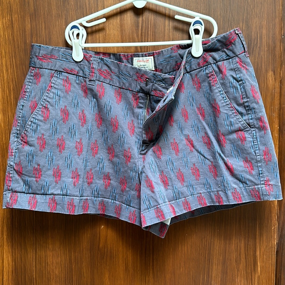 Gap Khaki 3”shorts
